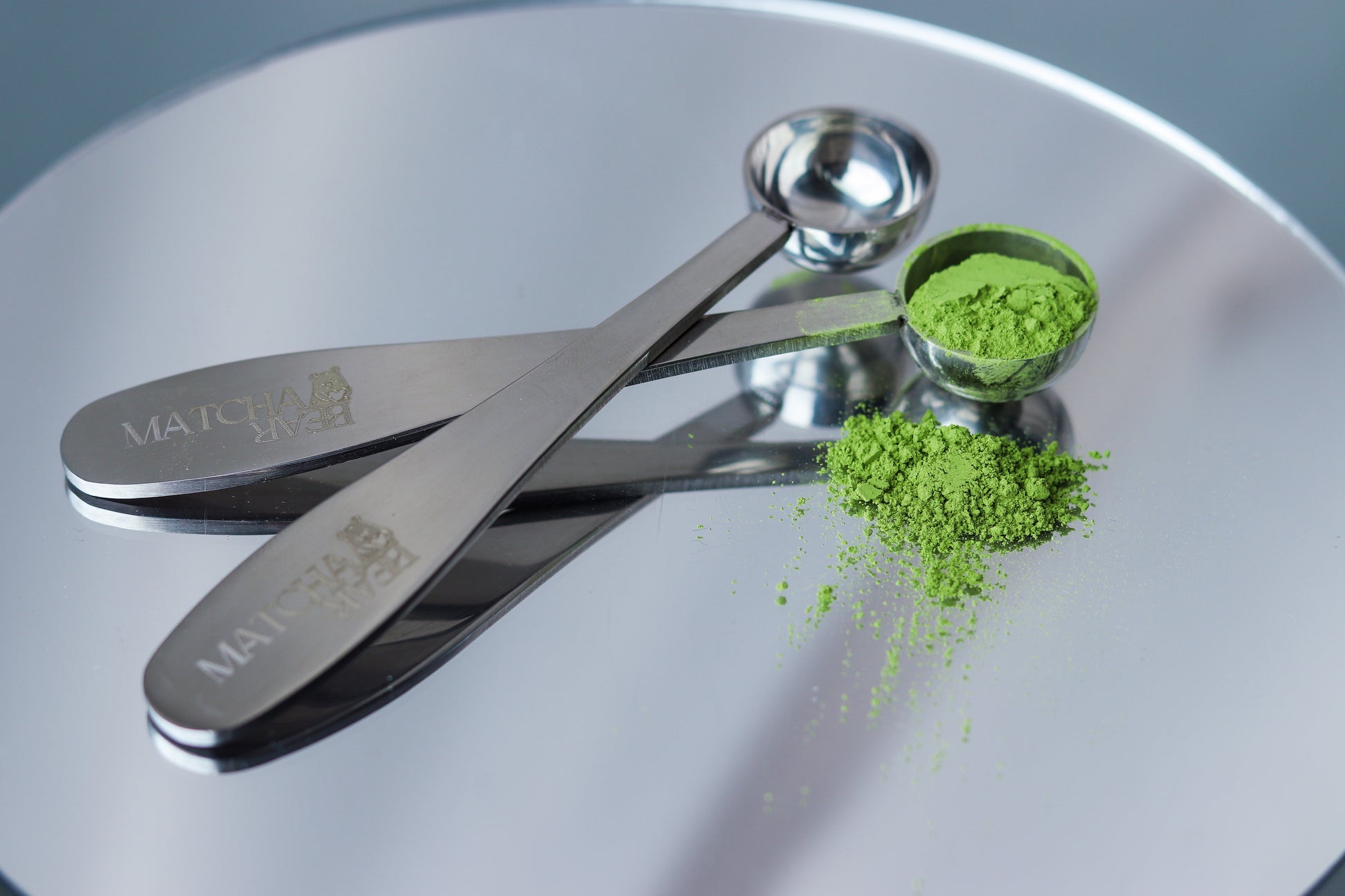 Introducing our latest must-have: the Matcha measuring spoon! 🌿 This spoon holds approximately 1.5g of matcha, giving you the perfect amount every time. Whether you’re crafting a smooth latte or a traditional cup, this spoon takes the guesswork out of preparation. Made from durable, easy-to-clean stainless steel metal, it’s the ideal tool for both matcha beginners and enthusiasts alike.